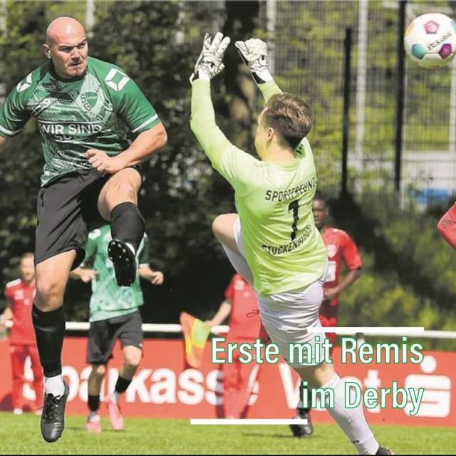 #meisterschaft #senioren #auswärts #derby

Wir sind euch noch die Ergebnisse vom WE bei den Senioren schuldig 🙋‍♂️

Unsere Erste trennte sich im Derby bei den @sf_stuckenbusch mit 2:2 und spielte somit zum dritten Mal in Folge Remis. @iamboje brachte unsere Jungs nach knapp 10 Min in Führung und so ging es auch in die Pause 👌 Doch die Gastgeber kamen kurz nach der Pause zum Ausgleich und nach einer Stunde sogar zur 2:1-Führung! Doch @edin_b17 rettete kurz vor dem Ende noch das verdiente 2:2-Unentschieden ⚽️ Jetzt hat unsere Erste zwei spielfreie Wochenenden hintereinander 🤷‍♂️

Unsere Zweite verlor nach torloser erster Hälfte leider noch mit 0:5 beim @svwesterholt1419 🥺 Die Gastgeber gingen kurz nach der Pause in Führung und erhöhten nach knapp einer Stunde auf 2:0. In der letzten Viertelstunde schraubten die Hertener das Ergebnis dann sogar noch auf 5:0 hoch.

Unsere Dritte gewann dagegen mit 4:3 (1:2) beim Tabellennachbarn @djksportfreundedatteln II 👍🏻 Dabei erwischte Datteln den besseren Start und ging in der ersten halben Stunde mit 2:0 in Führung, doch @kreisliga_terodde sorgte noch kurz vor der Pause für den 2:1-Anschlusstreffer. Canel sorgte dann mit dem 2:2 kurz nach der Pause für neue Hoffnung und @mannseh drehte die Partie nach 65 Min komplett 👏 Die Gastgeber schlugen zwar noch einmal zum 3:3 zurück, doch Maik hatte mit seinem zweiten Treffer nur wenige Minuten später die passende Antwort - 3:4 💪

Bereits am Samstag holte unsere A1 beim 4:2 über den TuS Sundern drei wichtige Punkte im Kampf um den Klassenerhalt 👌

#wirsindsurk #wirhaltenzusammen #teamgeist