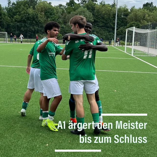 #jugend #meisterschaft #saisonfinale #meisterehrung #glückwunsch #klassenerhalt #stadtmeisterschaft 

Nein ein Spaziergang war es nicht für den neuen Meister und Aufsteiger @fciserlohn . Im Gegensatz zur herben Klatsche im Hinspiel präsentierten sich unsere Jungs der A1 im letzten Saisonspiel mehr als ebenbürtig 💪

In der ersten Hälfte hätten unsere Jungs den Sack sogar schon zumachen können, doch nach der Führung durch Finn ⚽️, vergaben unsere Jungs gleich zweimal aussichtsreich. Und so kam der Gast trotz Unterzahl in der Nachspielzeit der ersten Hälfte zum Ausgleich.🙈

Groß war der Jubel bei den Gästen dann beim 1:2, doch Keita schlug nach 70 Min noch einmal zurück - 2:2 ⚽️ Aber die Gäste hatten noch ein Ass im Ärmel und trafen nur wenig später zum entscheidenen 2:3 - das Tor zum Aufstieg 👏👏

Wir gratulieren dem FC Iserlohn an dieser Stelle ganz herzlich zur Meisterschaft in der Landesliga und dem damit verbundenen Aufstieg 👍🏻

Nicht mehr um Punkte ging es beim 1:6 unserer @sg_suderwich_u17 II gegen den @svhochlar.jugend sowie natürlich auch beim Kinderfussball unserer F-Junioren gegen den TuS Henrichenburg ⚽️💪

Den Abschluss der Saison bei der Jugend gibt es dann am Donnerstag bei uns an der Lülfstrasse 💚🤍 Nach dem E-Jugend Turnier ab 10 Uhr finden auch die Finalspiele der C- und B-Jugend (leider ohne Surker Teams) bei uns statt. Den Abschluss bildet dann ein „inoffizielles“ Finale der A-Junioren. Da kein Verein bei der STM antreten wollte, spielen unsere U18 und U19 noch einmal gegeneinander 👍🏻

#wirsindsurk #wirhaltenzusammen #teamgeist